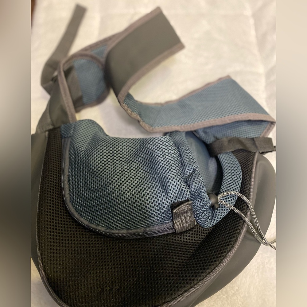 Breathable Mesh Travel Safe Sling Carrier For Dogs and Cats , Size Small, Black